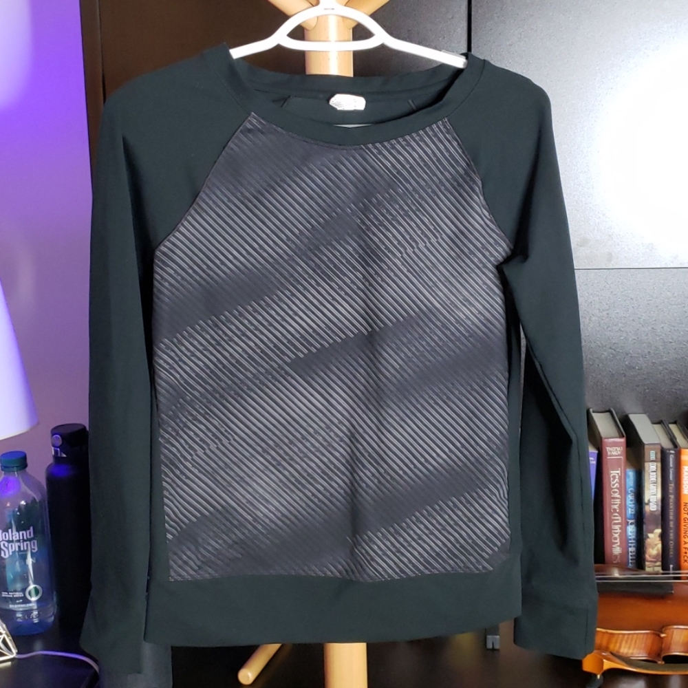 FREE W PURCHASE Under Armour Black Shirt